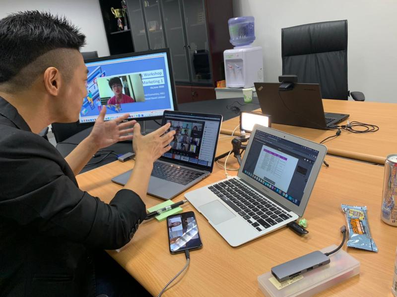 HKU Business Consulting Practicum students in an intensive online e-marketing training session
