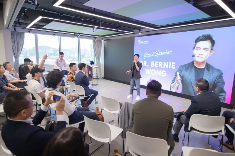 Dr Bernie Wong speaking about storytelling and AI to corporate leaders at the Future-Proof Leader Experience