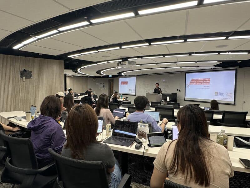 Participants engaging in Dr Bernie Wong’s AI-native brand strategy session for HKU MBA