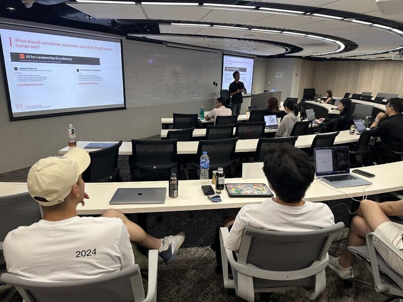 Dr Bernie Wong with participants at the HKU MBA AI-native brand strategy guest lecture